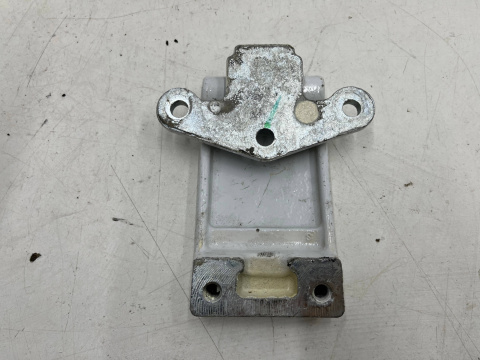 Zawias drzwi Iveco Daily 4 IV 14r.- GÓRNY zawias 180 stopni lewych prawych tylnych drzwi bagażnika otwieranych prawy lewy tył