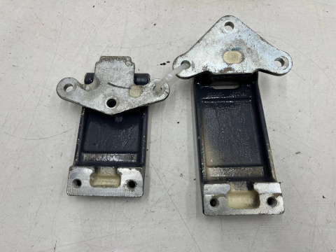 Zawias drzwi Iveco Daily 4 IV 14r.- zawiasy 180 stopni lewych prawych tylnych drzwi bagażnika otwieranych prawy lewy tył KOMPLE