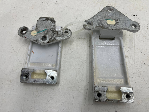 Zawias drzwi Iveco Daily 4 IV 14r.- zawiasy 180 stopni lewych prawych tylnych drzwi bagażnika otwieranych prawy lewy tył KOMPLE