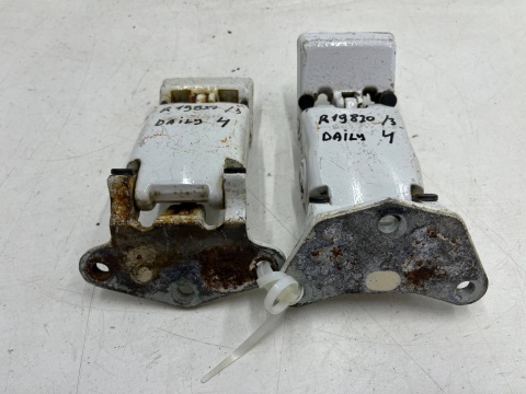 Zawias drzwi Iveco Daily 4 IV 14r.- zawiasy 270 stopni lewych prawych tylnych drzwi bagażnika otwieranych prawy lewy tył KOMPLE