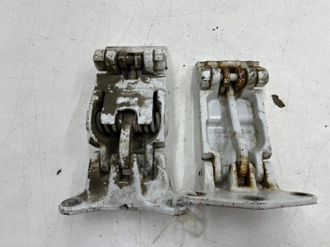 Zawias drzwi Iveco Daily 4 IV 14r.- zawiasy 270 stopni lewych prawych tylnych drzwi bagażnika otwieranych prawy lewy tył KOMPLE