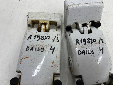 Zawias drzwi Iveco Daily 4 IV 14r.- zawiasy 270 stopni lewych prawych tylnych drzwi bagażnika otwieranych prawy lewy tył KOMPLE