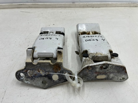 Zawias drzwi Iveco Daily 4 IV 14r.- zawiasy 270 stopni lewych prawych tylnych drzwi bagażnika otwieranych prawy lewy tył KOMPLE