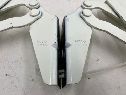 Zawias maski Iveco Daily 4 IV 2014r.- zawiasy pokrywy silnika lewy prawy komplet WERSJA BEZ SPRĘŻYN NA PODPORĘ