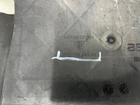 Osłona chłodnicy Porsche Panamera I 970 06-16r. GÓRNA kierownica powietrza pasa przedniego wlot atrapy 970106032