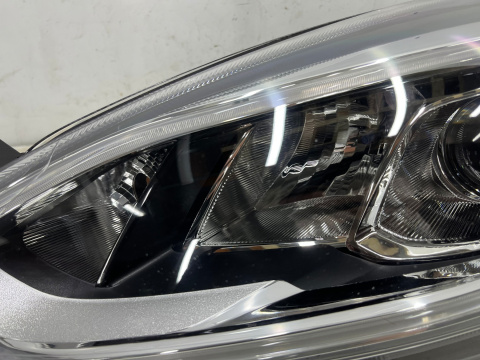 Lampa reflektor Ford Fiesta VII MK8 16-21r. LEWA przednia soczewka z LED + H1 lewy przód Europa oryginalna l1bb-13e015-ce