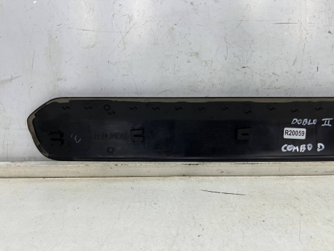 Listwa Fiat Doblo II Opel Combo D 10-22r. LEWA tylna nakładka karoseryjna lub drzwi przesuwnych lewy tył 735461484