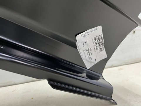 Poszycie Audi Q8 18r.- PRAWY przedni słupek szyby rama drzwi ćwiartka NOWA oryginalna 4m8809840