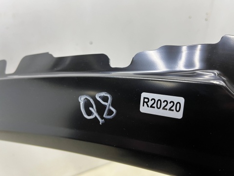 Poszycie Audi Q8 18r.- PRAWY przedni słupek szyby rama drzwi ćwiartka NOWA oryginalna 4m8809840