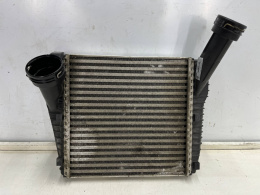 Chłodnica intercoolera Vw Touareg I 7L Touareg II 7p5 Audi Q7 I 4L Porsche Cayenne I 955 Cayenne II 92a powietrza 7p0145804a