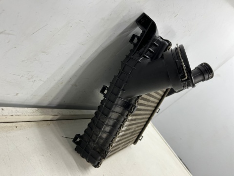 Chłodnica intercoolera Vw Touareg I 7L Touareg II 7p5 Audi Q7 I 4L Porsche Cayenne I 955 Cayenne II 92a powietrza 7p0145804a