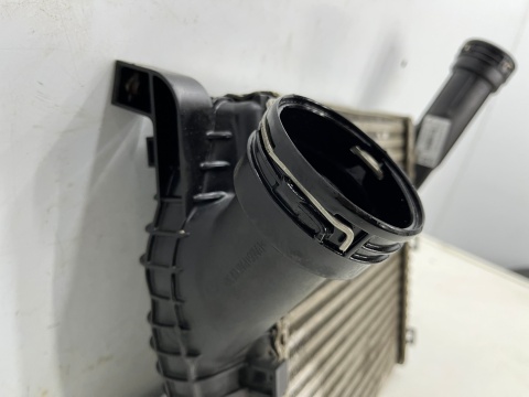Chłodnica intercoolera Vw Touareg I 7L Touareg II 7p5 Audi Q7 I 4L Porsche Cayenne I 955 Cayenne II 92a powietrza 7p0145804a