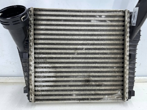 Chłodnica intercoolera Vw Touareg I 7L Touareg II 7p5 Audi Q7 I 4L Porsche Cayenne I 955 Cayenne II 92a powietrza 7p0145804a