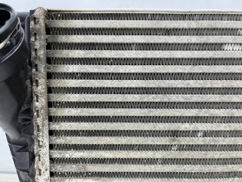 Chłodnica intercoolera Vw Touareg I 7L Touareg II 7p5 Audi Q7 I 4L Porsche Cayenne I 955 Cayenne II 92a powietrza 7p0145804a