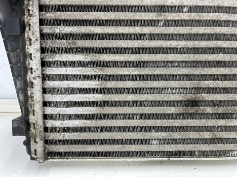 Chłodnica intercoolera Vw Touareg I 7L Touareg II 7p5 Audi Q7 I 4L Porsche Cayenne I 955 Cayenne II 92a powietrza 7p0145804a