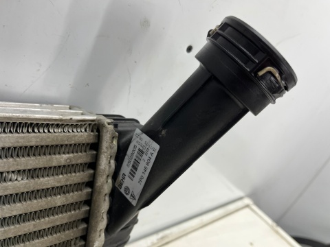 Chłodnica intercoolera Vw Touareg I 7L Touareg II 7p5 Audi Q7 I 4L Porsche Cayenne I 955 Cayenne II 92a powietrza 7p0145804a