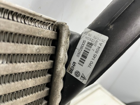 Chłodnica intercoolera Vw Touareg I 7L Touareg II 7p5 Audi Q7 I 4L Porsche Cayenne I 955 Cayenne II 92a powietrza 7p0145804a