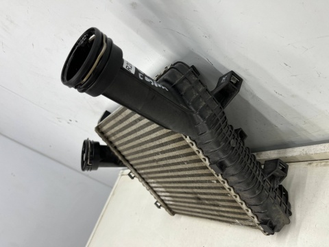 Chłodnica intercoolera Vw Touareg I 7L Touareg II 7p5 Audi Q7 I 4L Porsche Cayenne I 955 Cayenne II 92a powietrza 7p0145804a