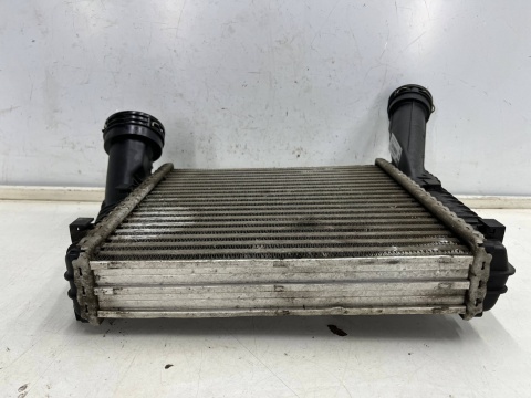 Chłodnica intercoolera Vw Touareg I 7L Touareg II 7p5 Audi Q7 I 4L Porsche Cayenne I 955 Cayenne II 92a powietrza 7p0145804a