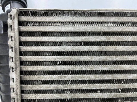 Chłodnica intercoolera Vw Touareg I 7L Touareg II 7p5 Audi Q7 I 4L Porsche Cayenne I 955 Cayenne II 92a powietrza 7p0145804a