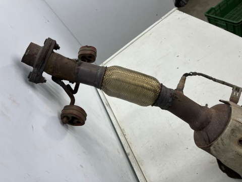 Kolektor wydechowy Ford C-Max MK1 CMax Mk1 Ford Focus MK2 03-10r. 2.0b Benzyna katalizator pełny siatka 4m51-5f297-ra t2a1a
