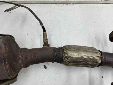 Kolektor wydechowy Ford C-Max MK1 CMax Mk1 Ford Focus MK2 03-10r. 2.0b Benzyna katalizator pełny siatka 4m51-5f297-ra t2a1a