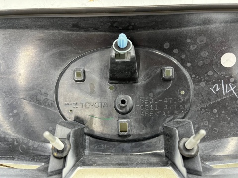 Listwa Toyota Prius+ Pruis Plus 11-21r. blenda nakładka dolna otwierania klapy bagażnika podświetlenie tablicy 76801-47140