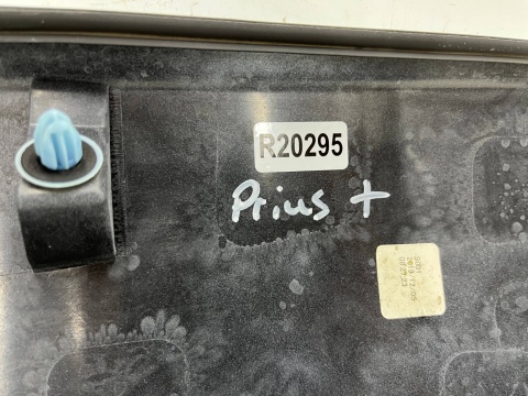 Listwa Toyota Prius+ Pruis Plus 11-21r. blenda nakładka dolna otwierania klapy bagażnika podświetlenie tablicy 76801-47140