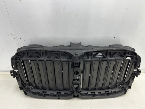 Pas przedni BMW X7 G07 18r.- wzmocnienie czołowe ramka atrapy grilla żaluzja kierownica powietrza oryginalna 22677510