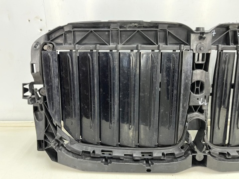 Pas przedni BMW X7 G07 18r.- wzmocnienie czołowe ramka atrapy grilla żaluzja kierownica powietrza oryginalna 22677510