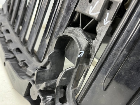 Pas przedni BMW X7 G07 18r.- wzmocnienie czołowe ramka atrapy grilla żaluzja kierownica powietrza oryginalna 22677510