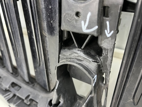 Pas przedni BMW X7 G07 18r.- wzmocnienie czołowe ramka atrapy grilla żaluzja kierownica powietrza oryginalna 22677510