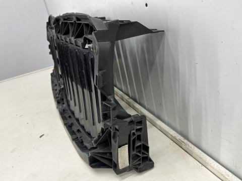 Pas przedni BMW X7 G07 18r.- wzmocnienie czołowe ramka atrapy grilla żaluzja kierownica powietrza oryginalna 22677510