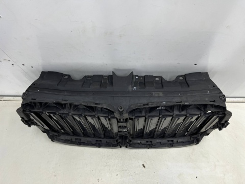 Pas przedni BMW X7 G07 18r.- wzmocnienie czołowe ramka atrapy grilla żaluzja kierownica powietrza oryginalna 22677510