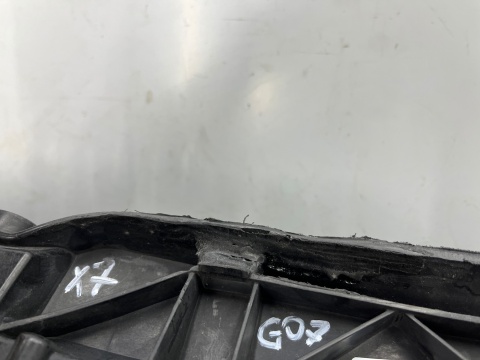 Pas przedni BMW X7 G07 18r.- wzmocnienie czołowe ramka atrapy grilla żaluzja kierownica powietrza oryginalna 22677510