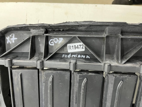 Pas przedni BMW X7 G07 18r.- wzmocnienie czołowe ramka atrapy grilla żaluzja kierownica powietrza oryginalna 22677510