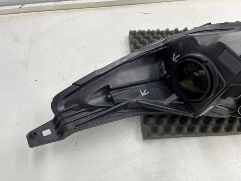 Lampa reflektor Ford Fiesta VI MK7 LIFT 12-17r. prawa przednia prawy przód zwykła c1bb-13w029-ad
