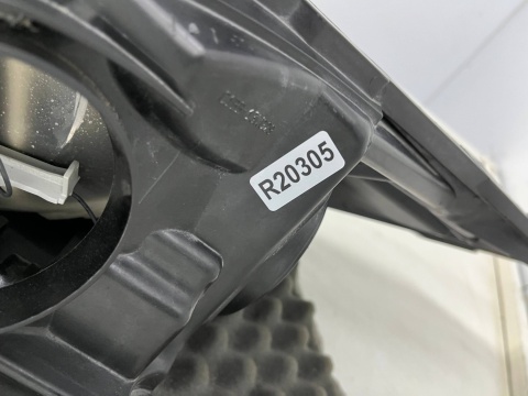 Lampa reflektor Ford Fiesta VI MK7 LIFT 12-17r. prawa przednia prawy przód zwykła c1bb-13w029-ad