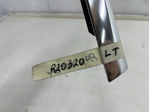 Listwa Porsche Panamera II 971 16-23r. lewa tylna listwa zgarniająca uszczelka zewnętrzna CHROM drzwi lewy tył 