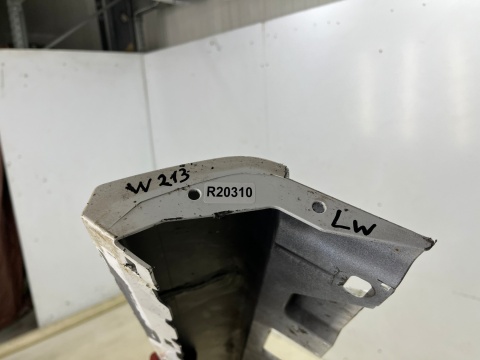 Listwa progowa Mercedes w213 s213 E-klasa 16-23r. sedan kombi LEWA nakładka progowa progu zewnętrzna lewy próg a2136908304