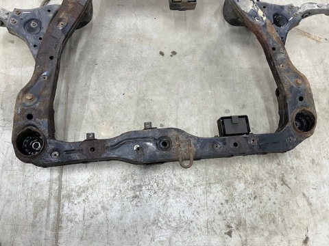 Belka silnika Hyundai Grandeur IV 05-11r. kołyska wózek sanki wahacze drążek