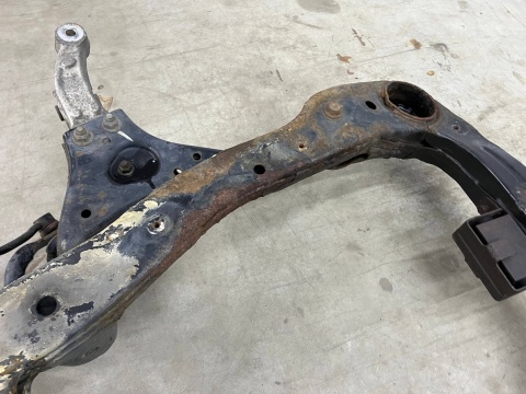 Belka silnika Hyundai Grandeur IV 05-11r. kołyska wózek sanki wahacze drążek