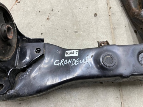 Belka silnika Hyundai Grandeur IV 05-11r. kołyska wózek sanki wahacze drążek