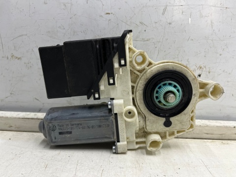 Podnośnik szyb VW Touran I 1T0 Octavia 2 II 03-15r. lewy tylny silniczek do mechanizmu podnoszenia szyb lewy tył 1k0959703j