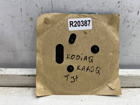 Znaczek Skoda Kodiaq I Karoq 17-19r. NOWY znaczek emblemat na klapę bagażnika ORYGNALNY 565853621a