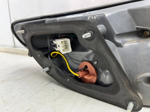 Lampa Hyundai Grandeur IV 05-10r. prawa tylna LED w błotnik ORYGINALNA prawy tył Europa 92402-3lo