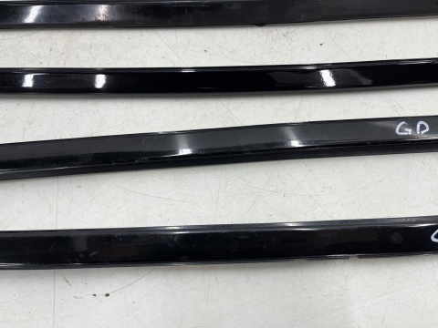 Listwa dachowa Hyundai Grandeur IV 05-11r. dachowa prawa lewa nakładka listwa zgarniająca szyby przedniej KOMPLET