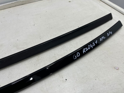 Listwa dachowa Hyundai Grandeur IV 05-11r. dachowa prawa lewa nakładka listwa zgarniająca szyby przedniej KOMPLET