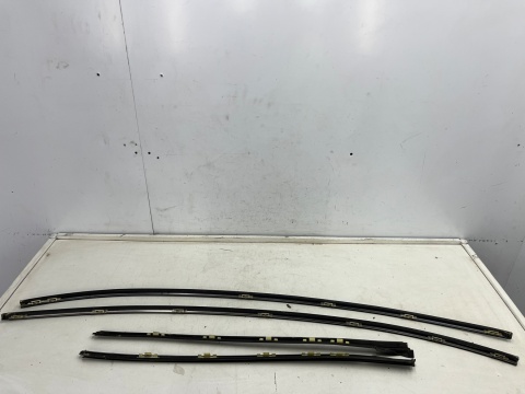 Listwa dachowa Hyundai Grandeur IV 05-11r. dachowa prawa lewa nakładka listwa zgarniająca szyby przedniej KOMPLET