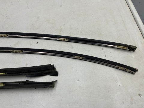 Listwa dachowa Hyundai Grandeur IV 05-11r. dachowa prawa lewa nakładka listwa zgarniająca szyby przedniej KOMPLET